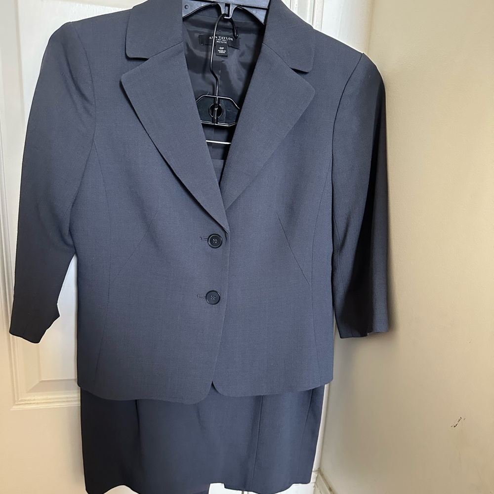 Ann Taylor Petite Lined Suit / Gray / Size: 0P